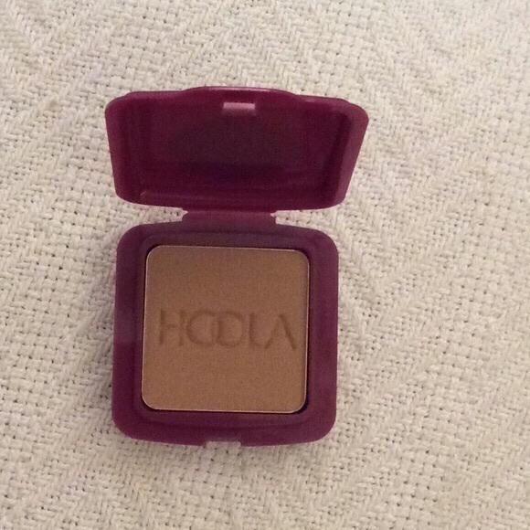 New BENEFIT Hoola Matte Bronzer - Picture 3 of 4